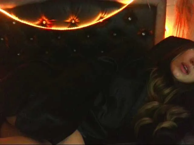 Live sex webcam photo for Kira-Smile #275522105