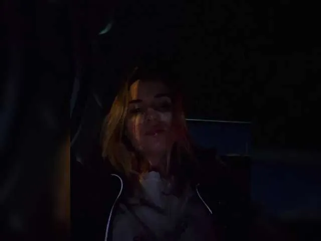 Live sex webcam photo for Kira183 #291037693