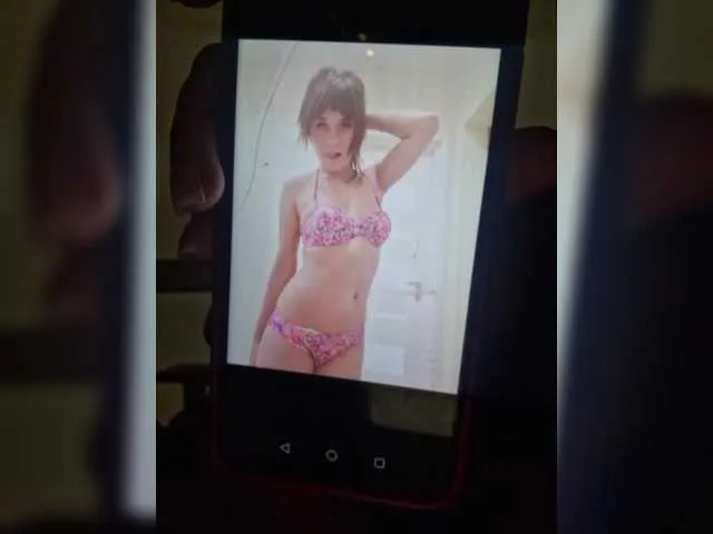 Live sex webcam photo for Kira183 #293414575
