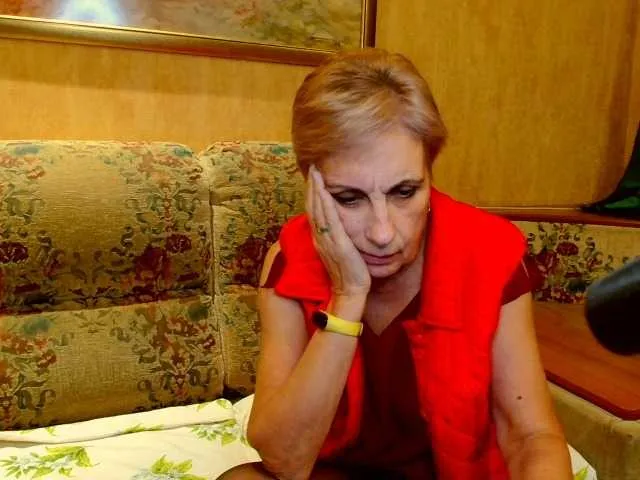 Live sex webcam photo for Kira9476 #276629362