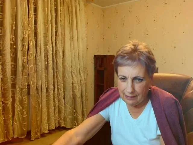 Live sex webcam photo for Kira9476 #276712216