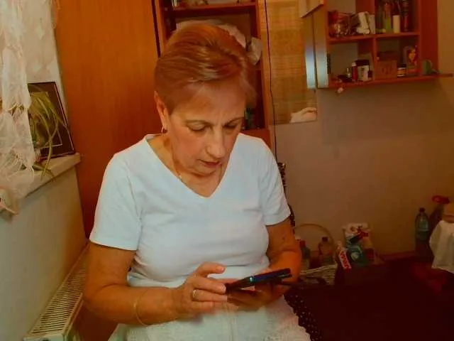 Live sex webcam photo for Kira9476 #277249060