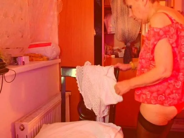 Live sex webcam photo for Kira9476 #277348595