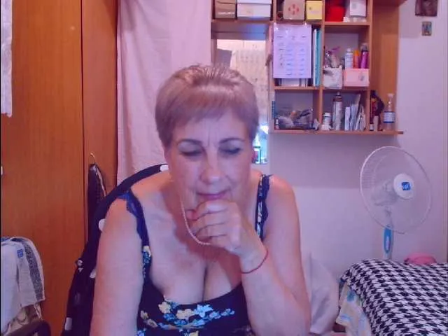 Live sex webcam photo for Kira9476 #291427181