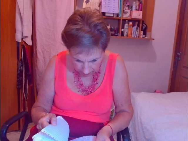 Live sex webcam photo for Kira9476 #291515808