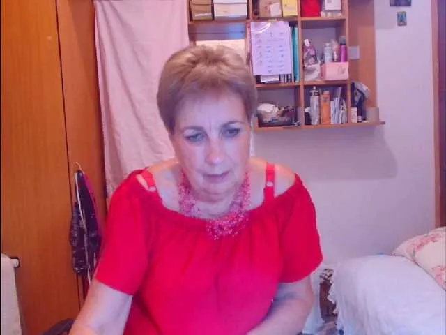 Live sex webcam photo for Kira9476 #291529203