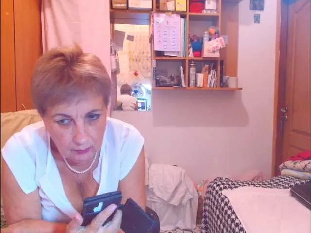 Live sex webcam photo for Kira9476 #291779416