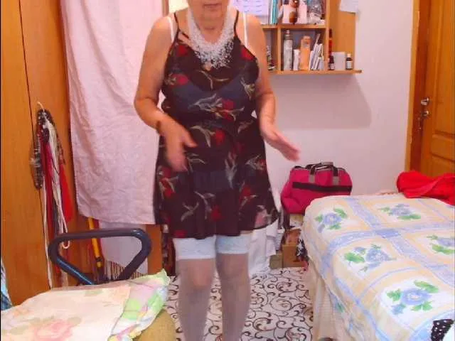 Live sex webcam photo for Kira9476 #291915456