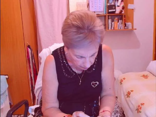 Live sex webcam photo for Kira9476 #291962922