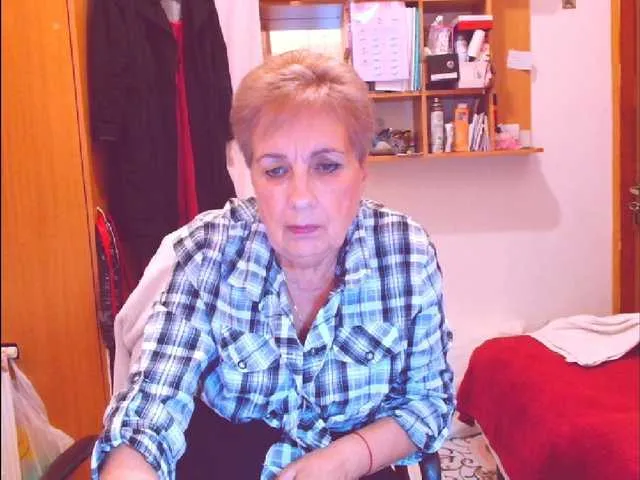 Live sex webcam photo for Kira9476 #291975775