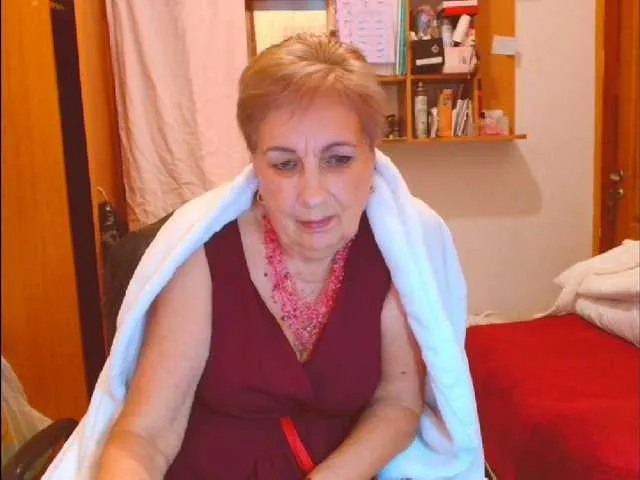 Live sex webcam photo for Kira9476 #291982516