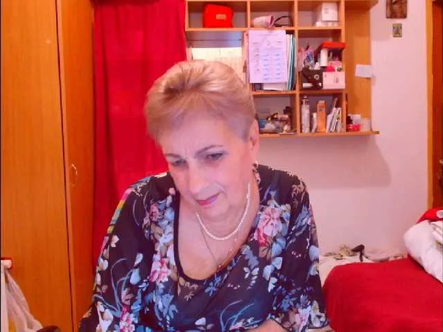 Live sex webcam photo for Kira9476 #292050653