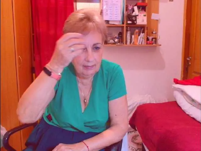 Live sex webcam photo for Kira9476 #292056932