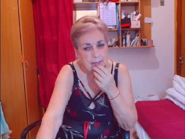 Live sex webcam photo for Kira9476 #292336846