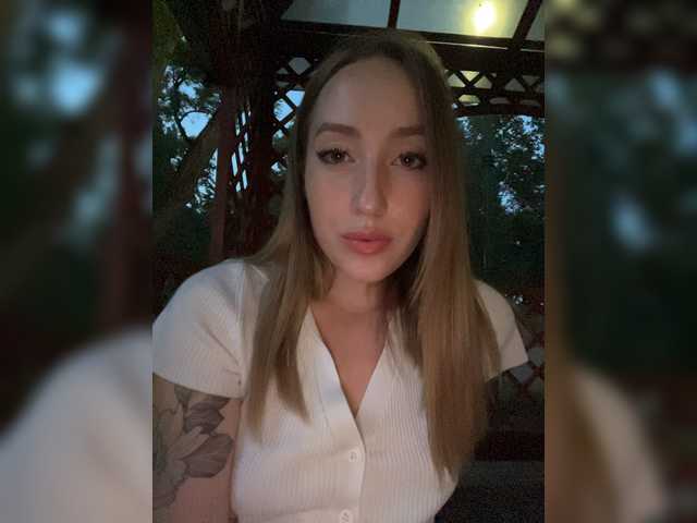 Live sex webcam photo for KiraBlake #274413998