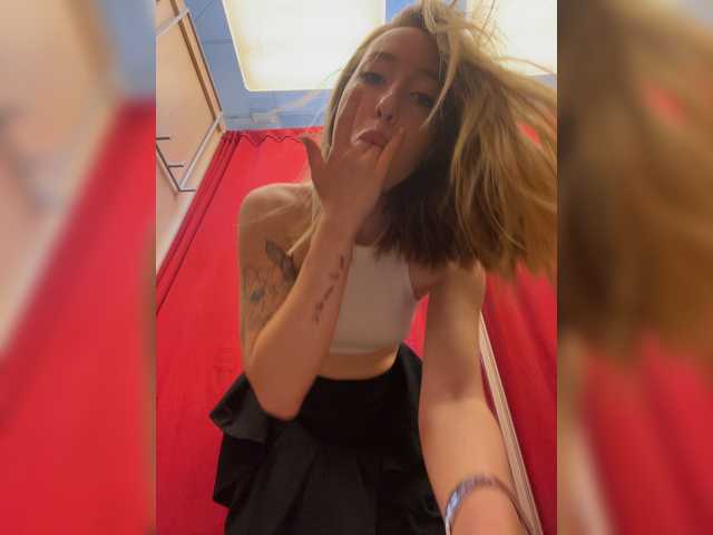 Live sex webcam photo for KiraBlake #274531705