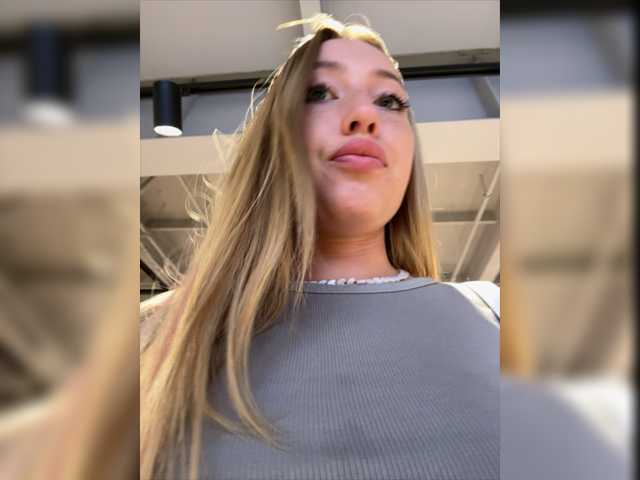 Live sex webcam photo for KiraBlake #275598166