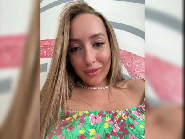 Live sex webcam photo for KiraBlake #275606264