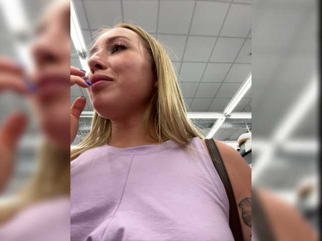 Live sex webcam photo for KiraBlake #275676007