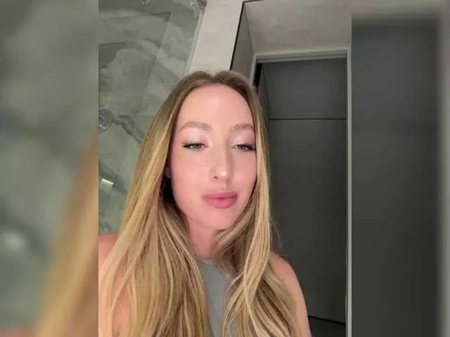 Live sex webcam photo for KiraBlake #290631424