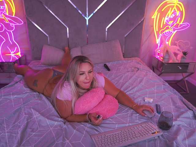 Live sex webcam photo for KiraCandyS #291730456