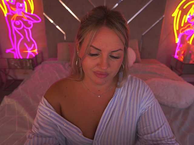 Live sex webcam photo for KiraCandyS #291869470