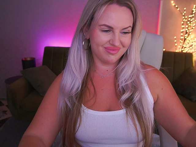 Live sex webcam photo for KiraCandyS #291876196