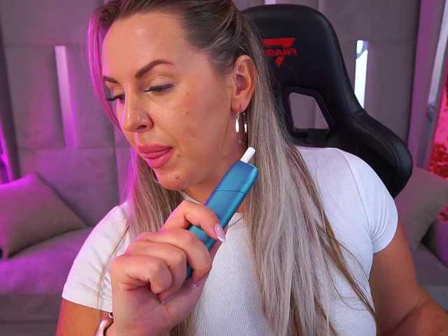 Live sex webcam photo for KiraCandyS #291904683