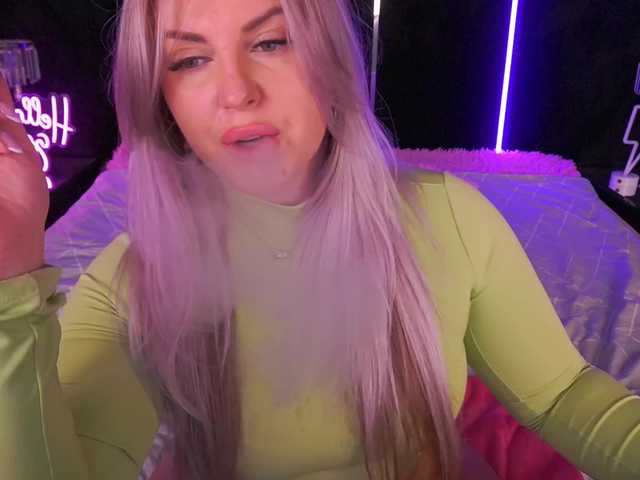 Live sex webcam photo for KiraCandyS #292010828