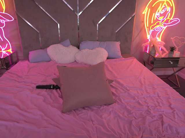 Live sex webcam photo for KiraCandyS #292062855