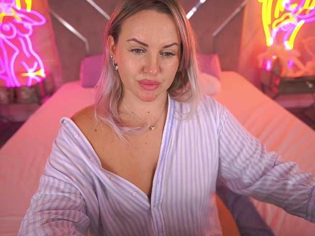 Live sex webcam photo for KiraCandyS #292111695