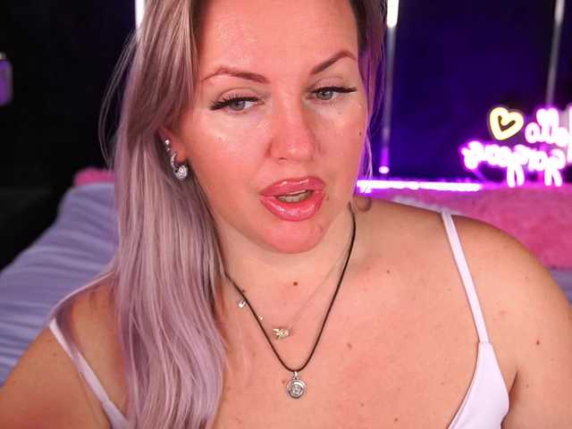 Live sex webcam photo for KiraCandyS #292391979