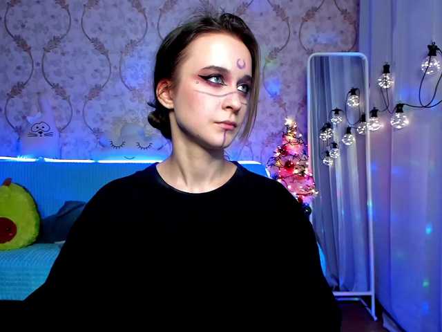 Live sex webcam photo for KiraLiLime #287990243