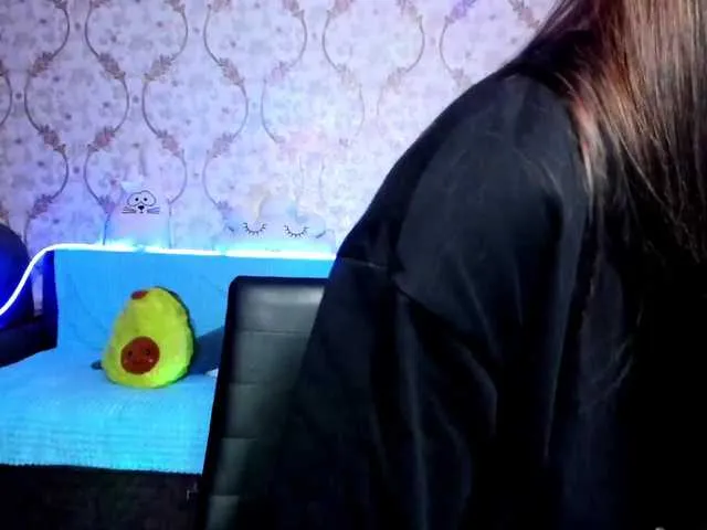 Live sex webcam photo for KiraLiLime #287990263