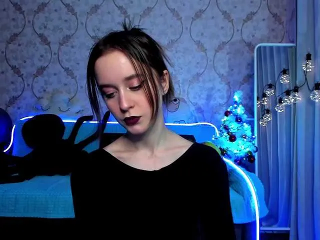 Live sex webcam photo for KiraLiLime #287990270