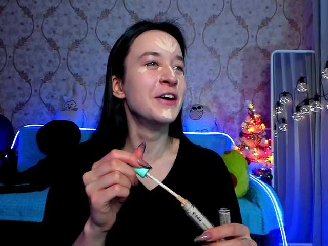 Live sex webcam photo for KiraLiLime #287990274