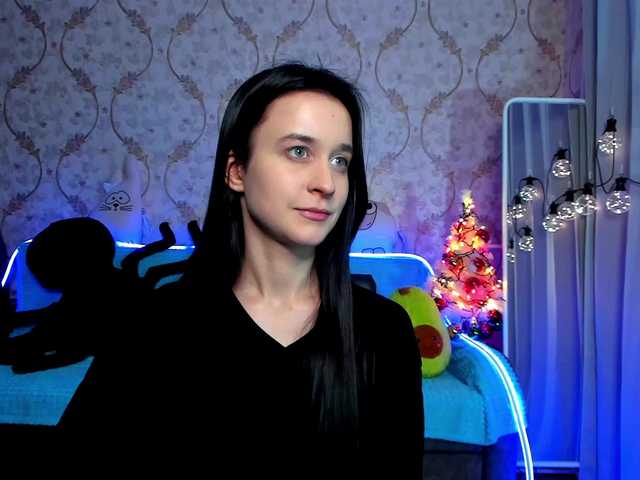 Live sex webcam photo for KiraLiLime #287990275