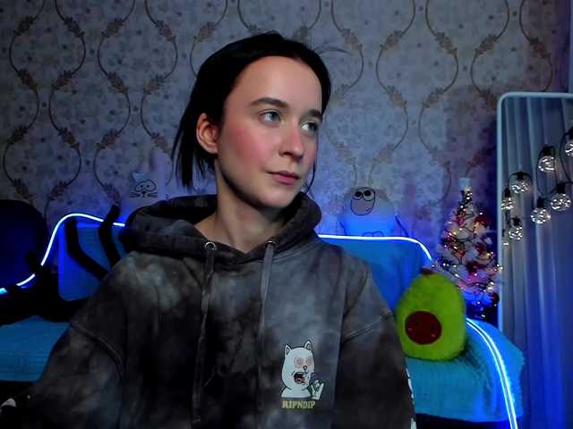 Live sex webcam photo for KiraLiLime #287990282