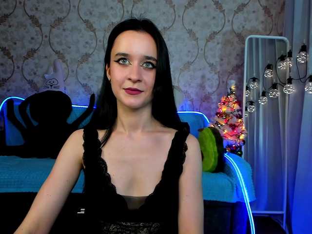 Live sex webcam photo for KiraLiLime #287990307