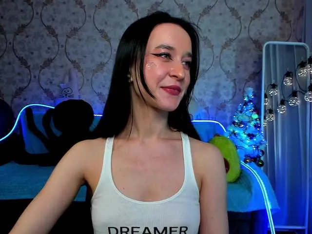 Live sex webcam photo for KiraLiLime #287990319