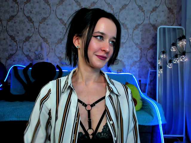 Live sex webcam photo for KiraLiLime #287990330