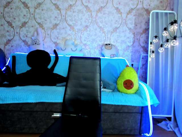 Live sex webcam photo for KiraLiLime #287990335