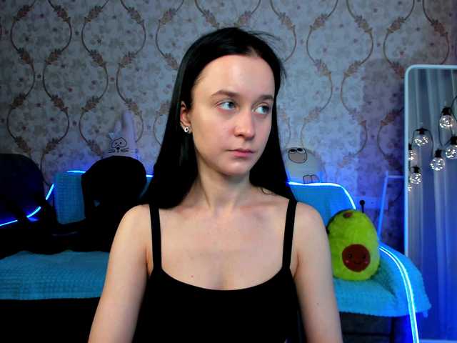 Live sex webcam photo for KiraLiLime #287990337