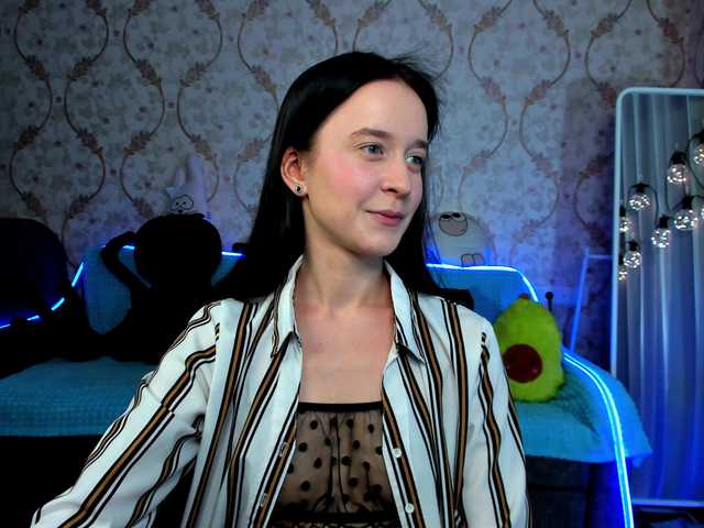 Live sex webcam photo for KiraLiLime #287990339