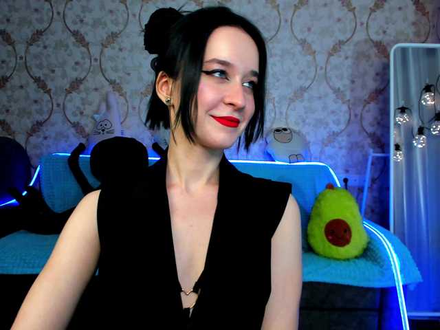 Live sex webcam photo for KiraLiLime #287990350