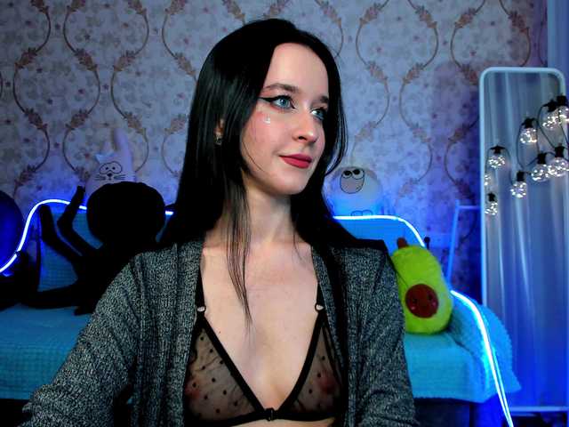 Live sex webcam photo for KiraLiLime #287990356