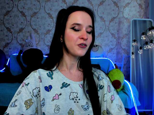 Live sex webcam photo for KiraLiLime #287990359