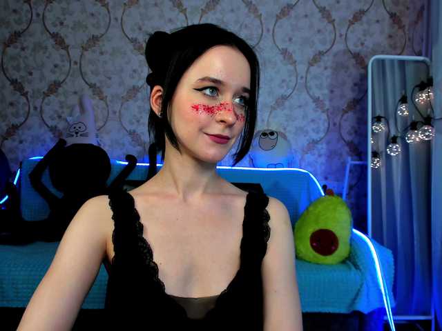 Live sex webcam photo for KiraLiLime #287990363