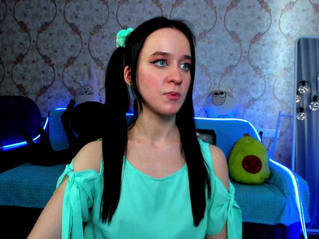 Live sex webcam photo for KiraLiLime #287990366