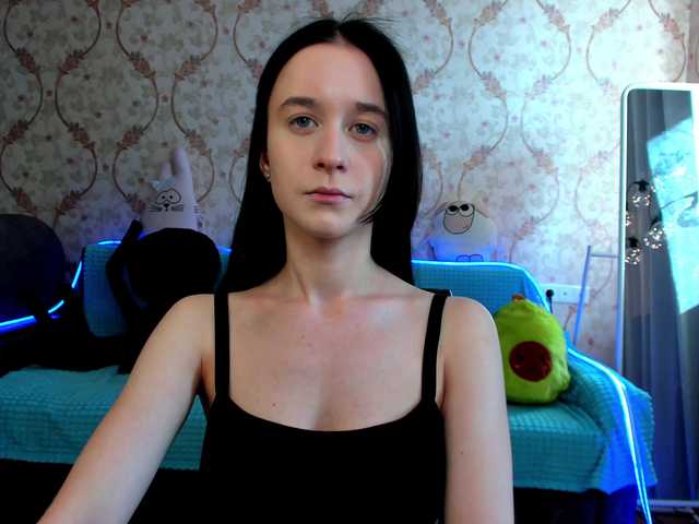 Live sex webcam photo for KiraLiLime #287990367